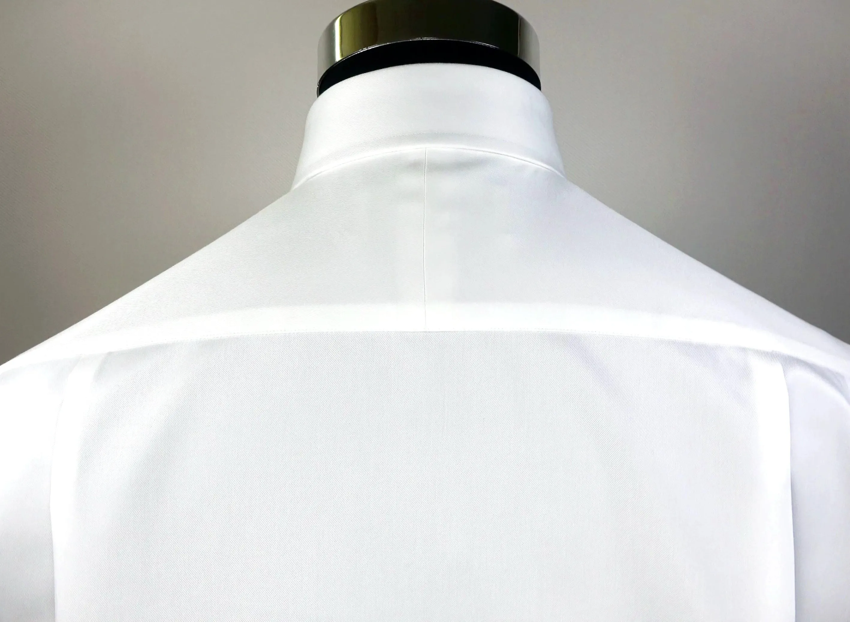 Classic White Poplin Business Formal Dress Shirt WIth Blue Trim